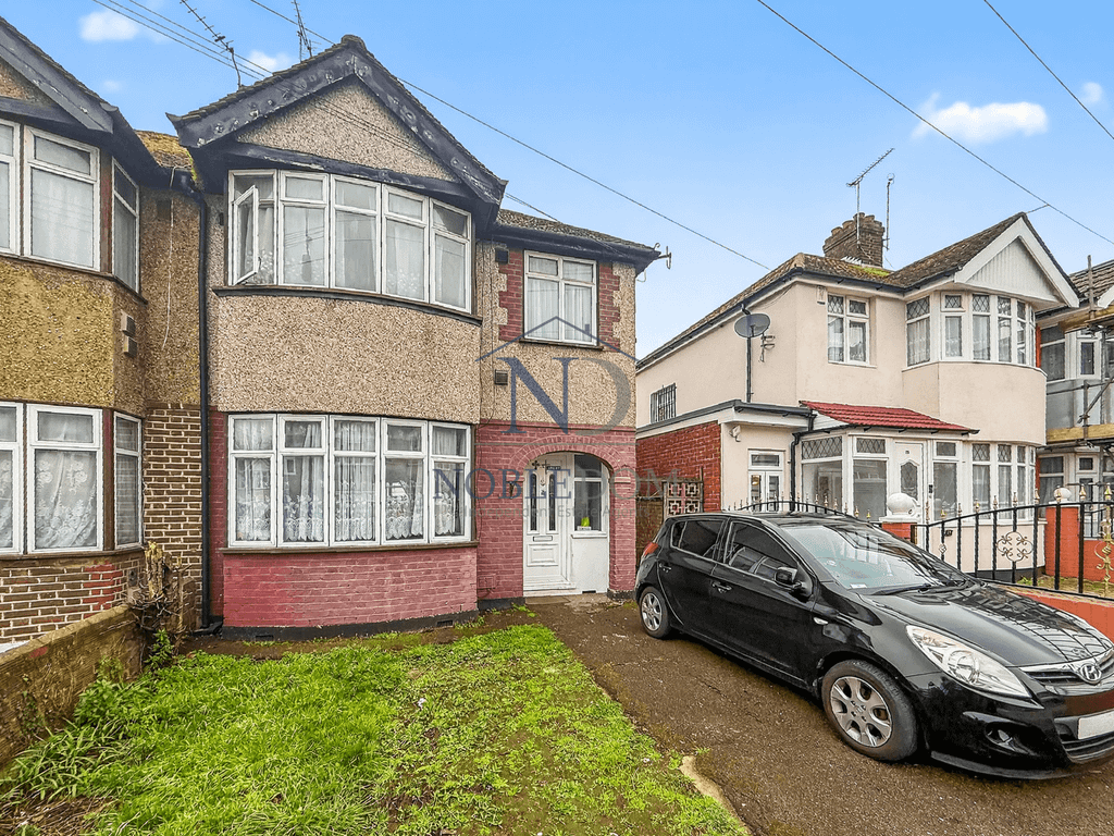 Property photo 1 of 18 Three Bedroom Semi-Detached House In Hounslow