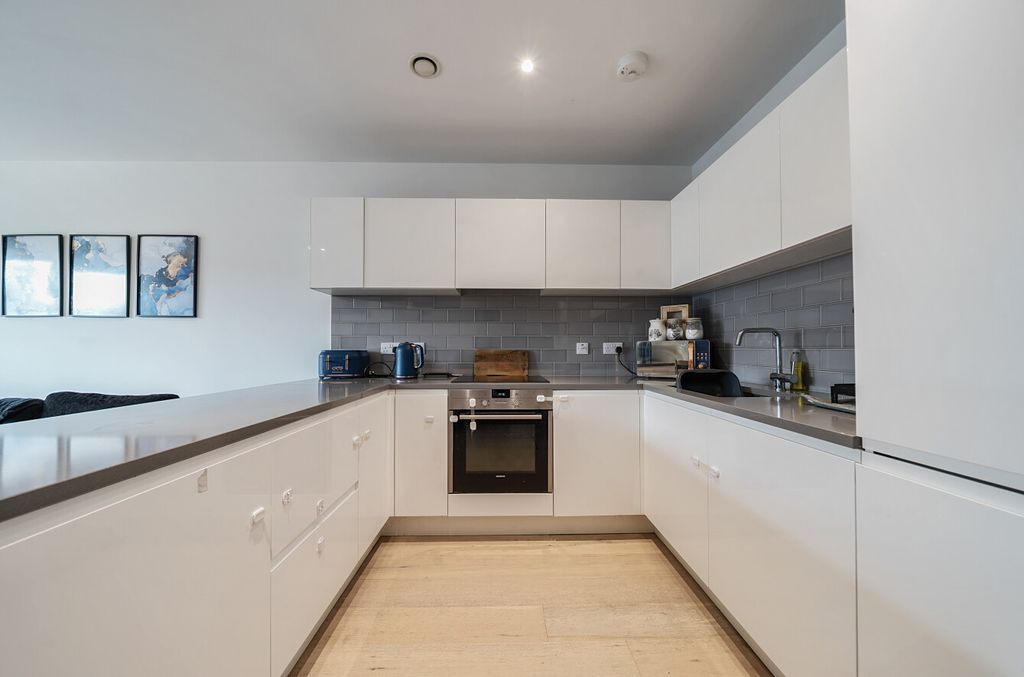 Property photo 2 of 23 1324812-11-687A87...