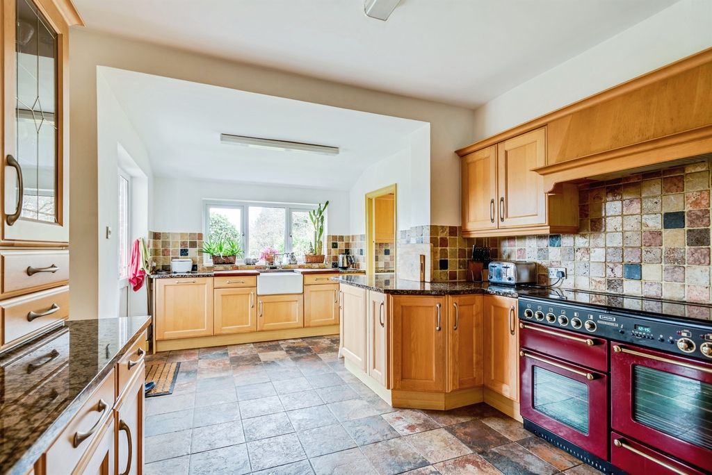 Property photo 3 of 19