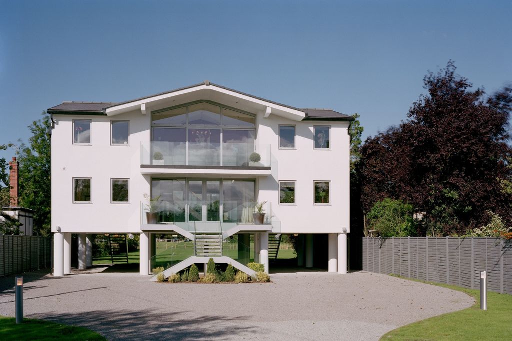 Property photo 2 of 20