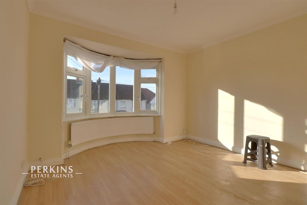 Property photo 3 of 6 Bed 1.Jpg