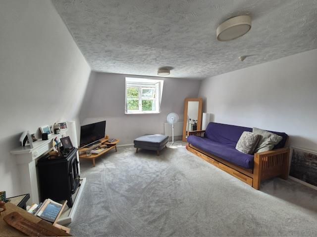 Property photo 3 of 11 Lounge