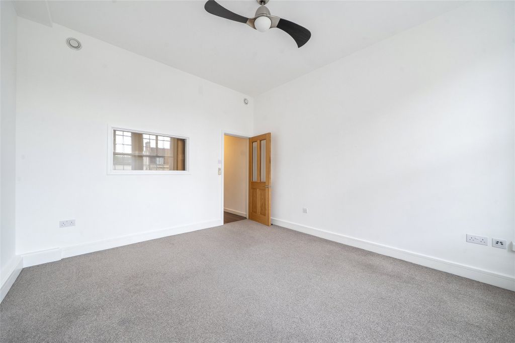Property photo 2 of 11 Picture No. 03