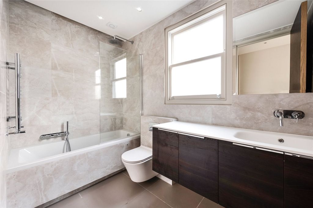 Property photo 3 of 12 Bathroom