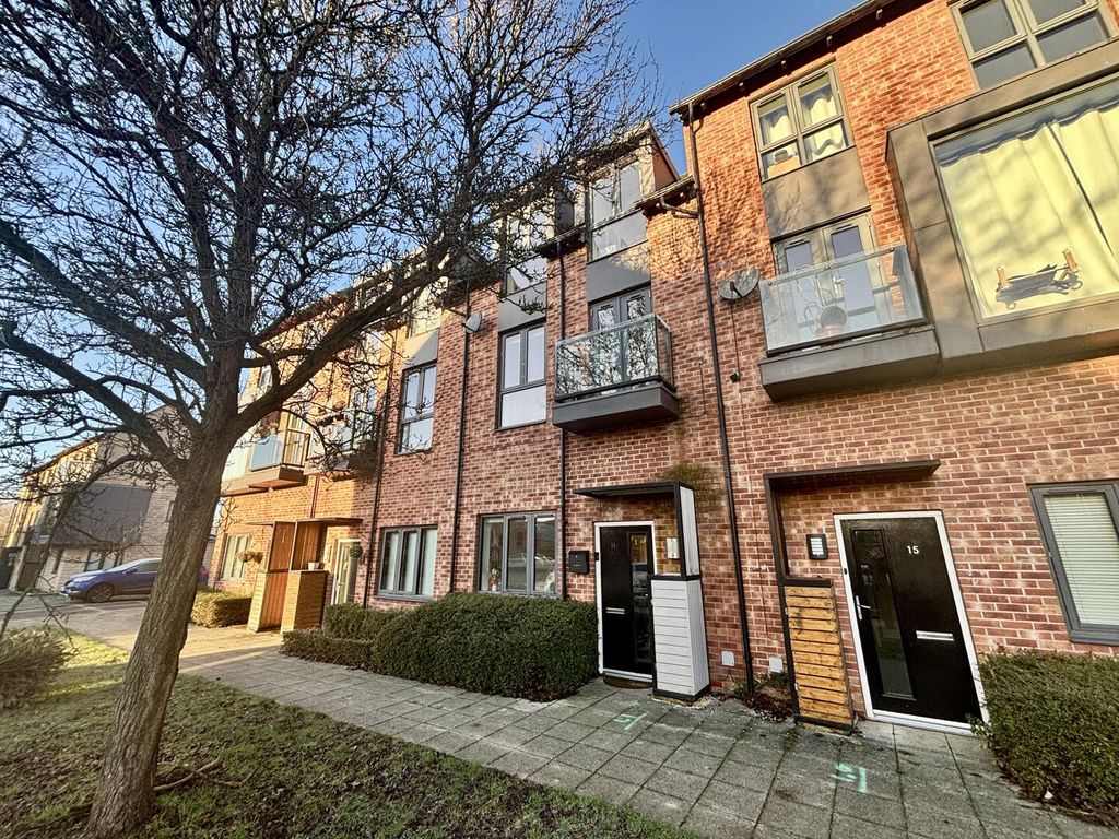 Property photo 1 of 18 Front (Exterior)