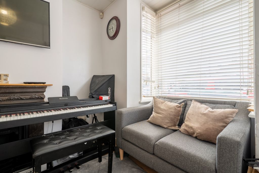 Property photo 3 of 18 5201466