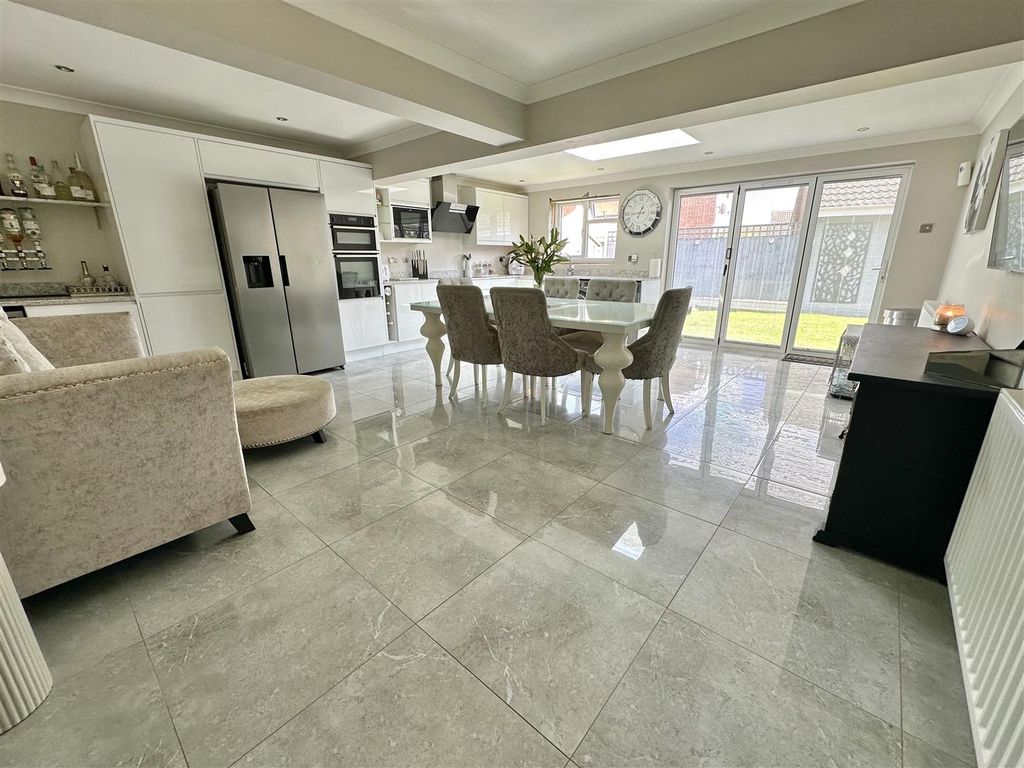 Property photo 3 of 24 Kitchen Diner