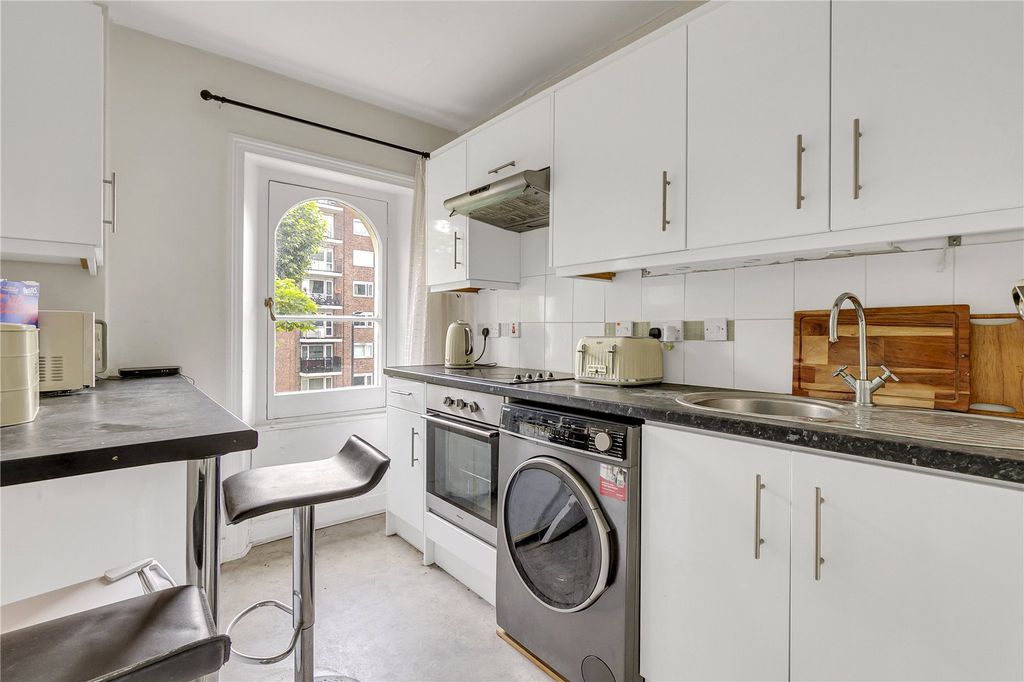 Property photo 2 of 5 Kitchen