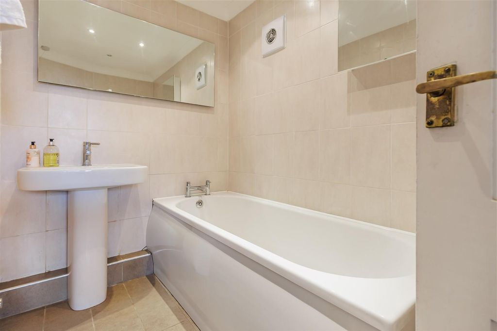 Property photo 3 of 43 189A Lindsey Street (6).Jpg