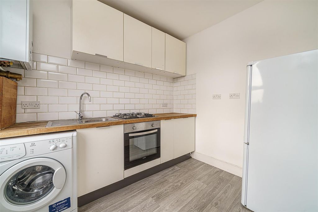 Property photo 1 of 10 Blythe Hill-7.Jpg
