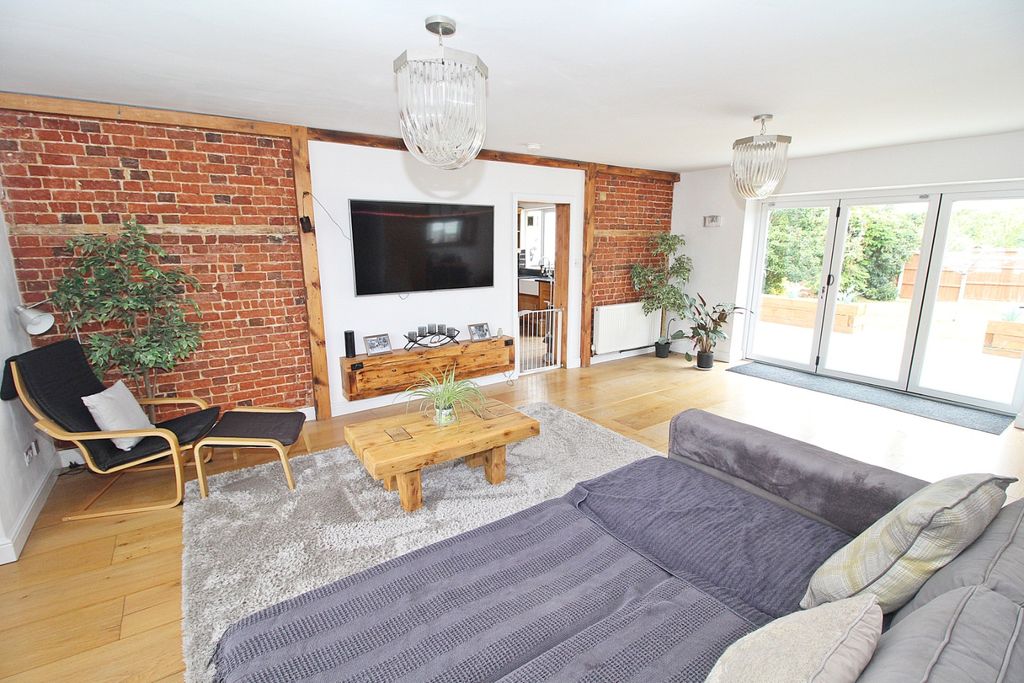 Property photo 3 of 19 5174662