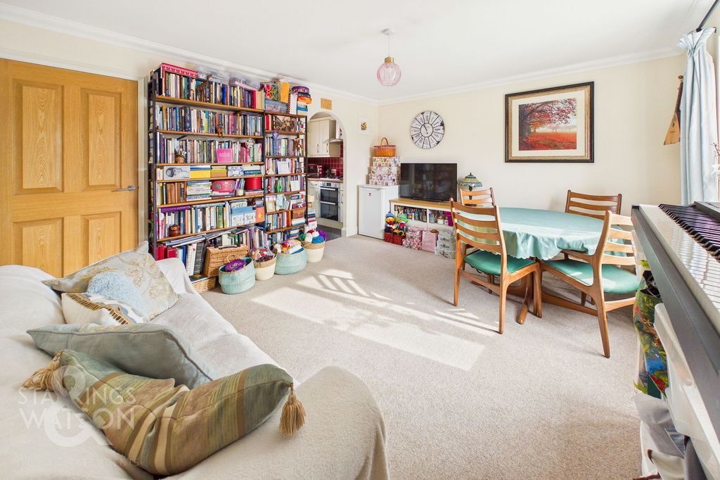 Property photo 2 of 14