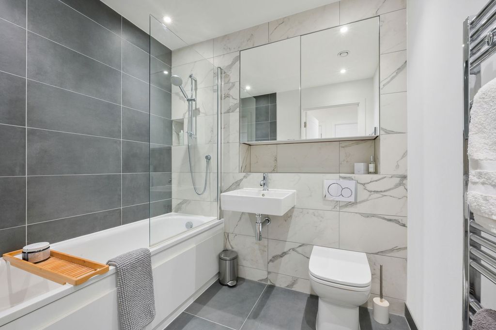 Additional image 14 of 2 bed flat for saleStation Road East, Oxted, Oxted RH8
