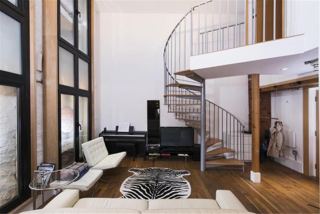 Property photo 3 of 10 Living Room