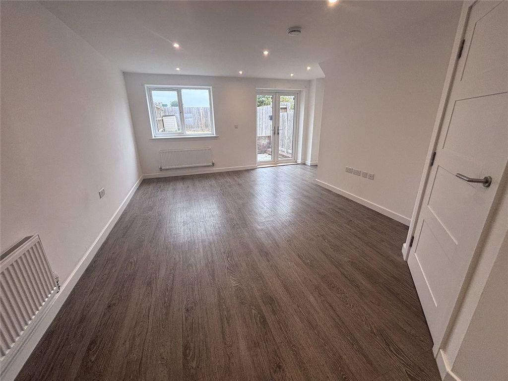Property photo 2 of 9 Picture No. 06