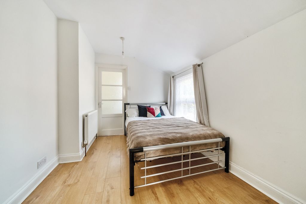 Property photo 3 of 15 Bedroom