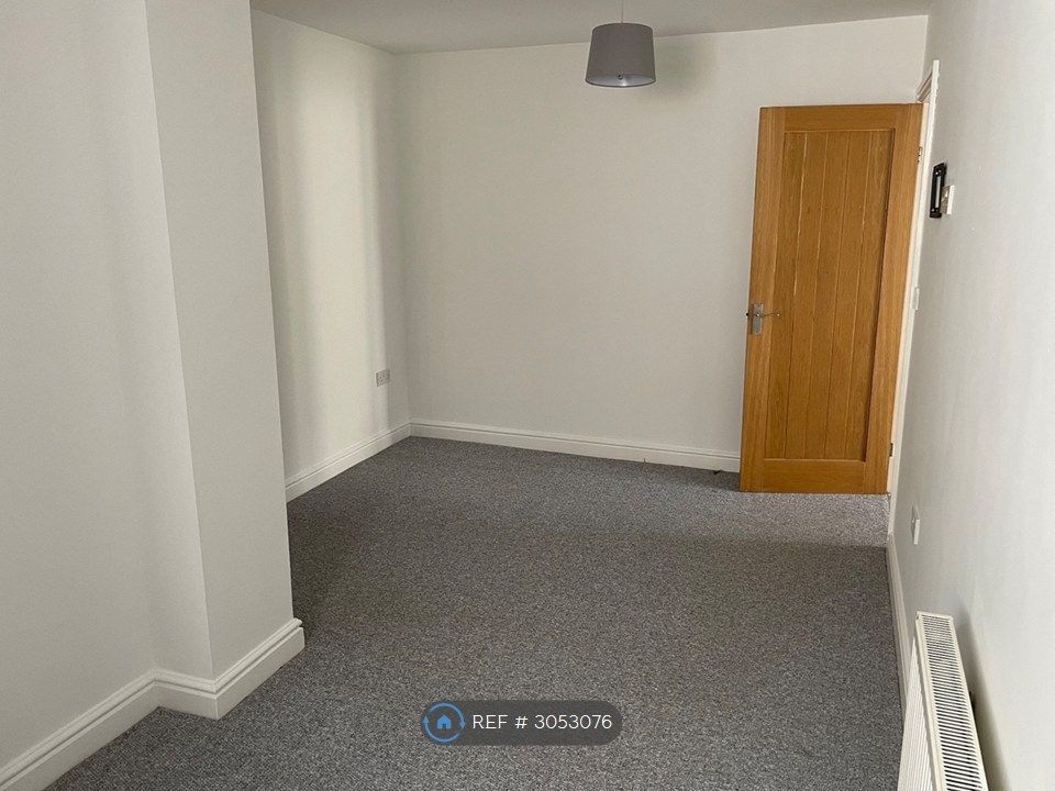 Property photo 3 of 7 Bedroom 1