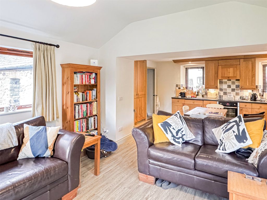 Property photo 2 of 11 2 - Picture No. 04