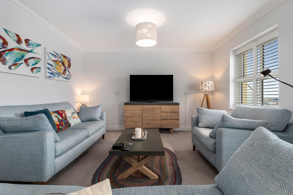 Property photo 3 of 25