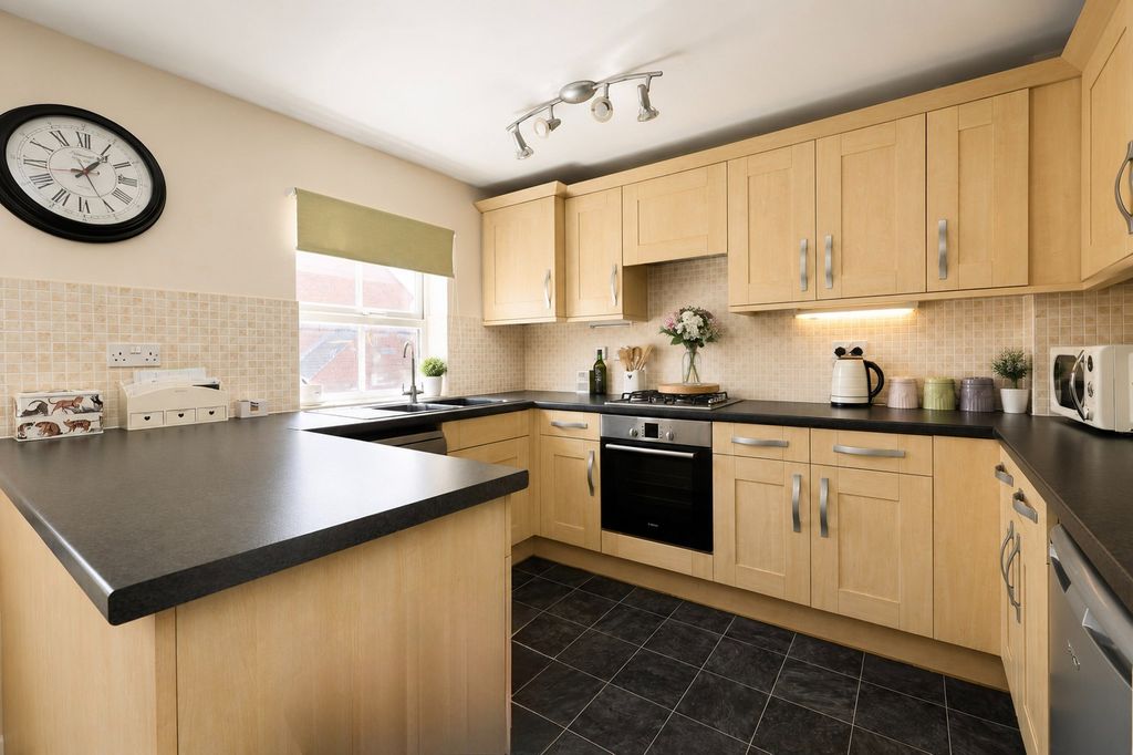Property photo 2 of 27 5258081