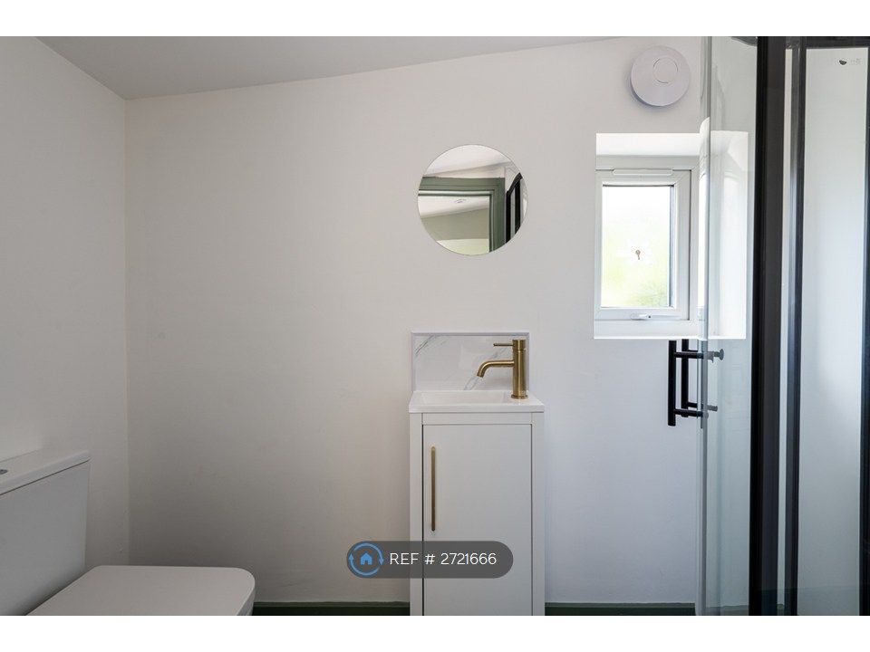 Property photo 3 of 6 £775 Pcm