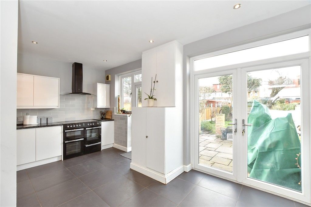Property photo 3 of 18 Kitchen/Breakfast Room
