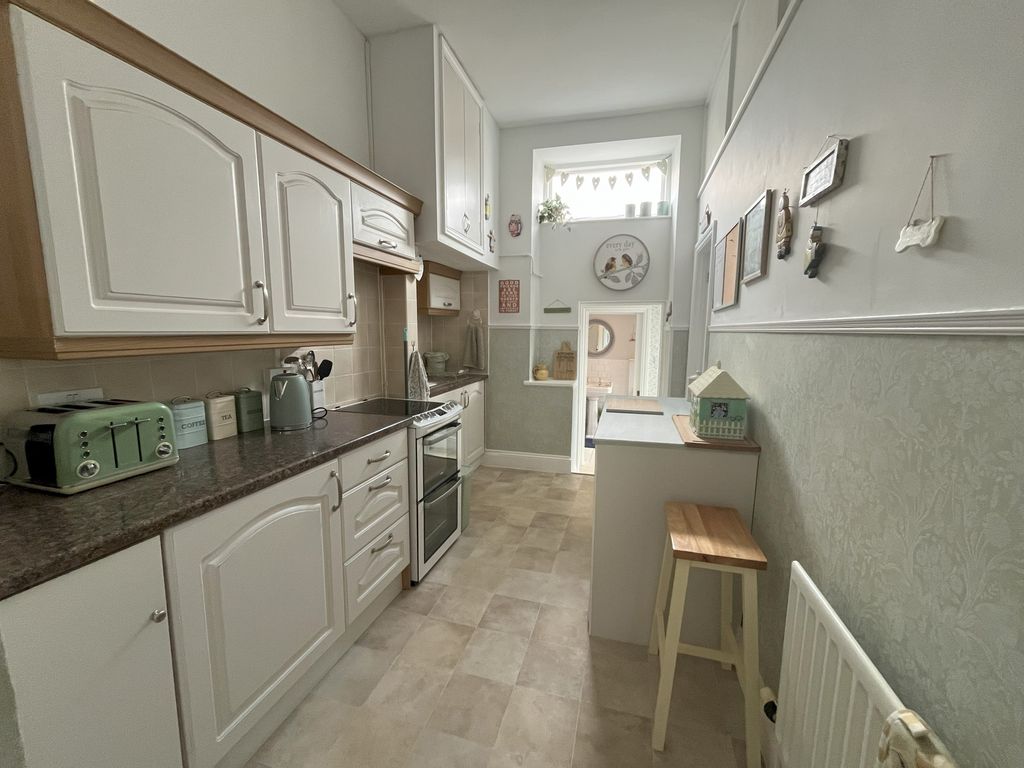 Property photo 2 of 5 Kitchen 2