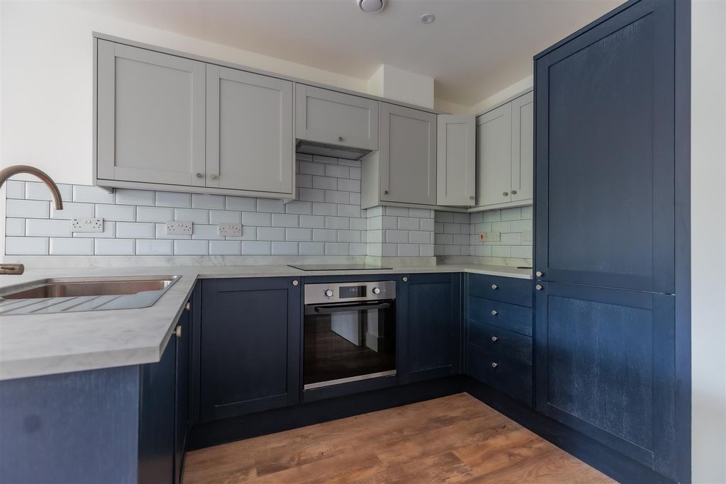 Additional image 4 of 2 bed flat for saleSophia Mews, Cathedral Road, Pontcanna CF11
