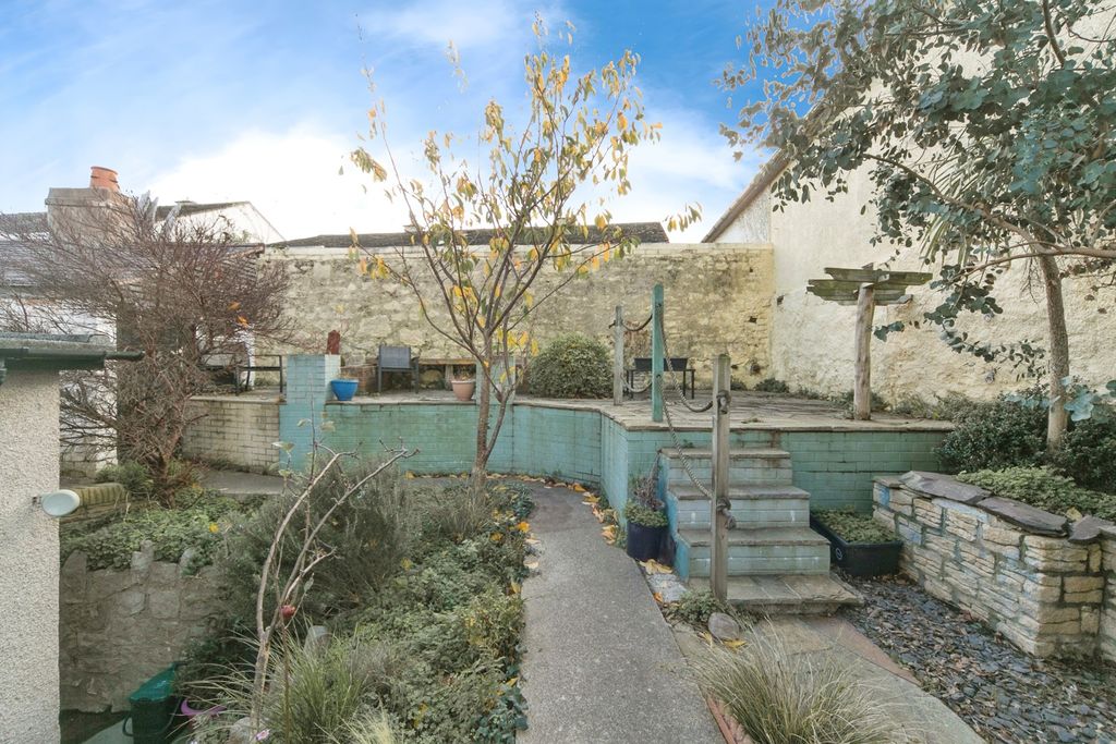Property photo 2 of 17 Photo