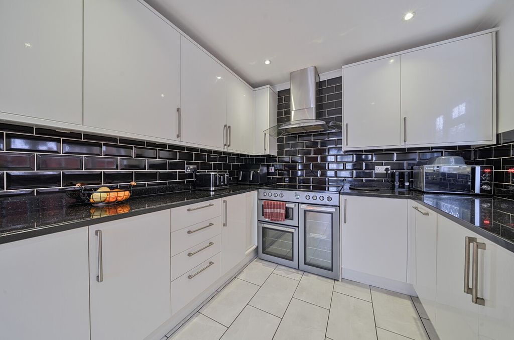Property photo 3 of 20 1433423-16-69c42F...