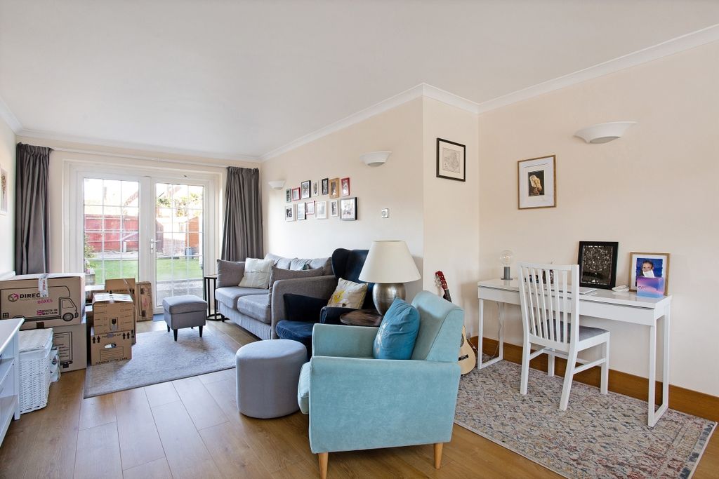 Property photo 3 of 11 Sitting Room