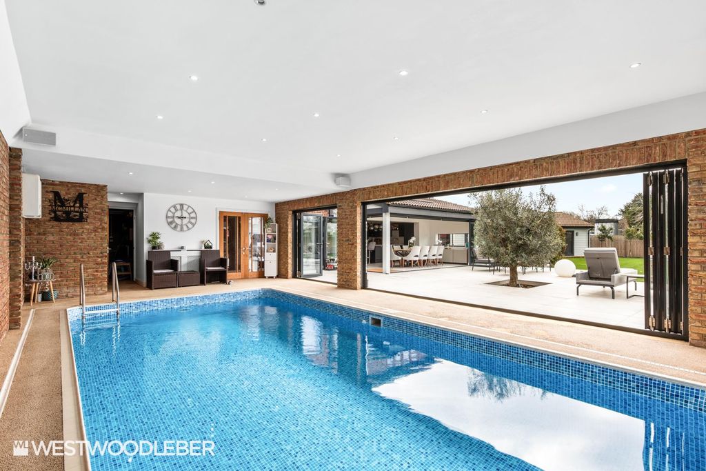 Property photo 2 of 34 Spencerhouse_25.Jpg