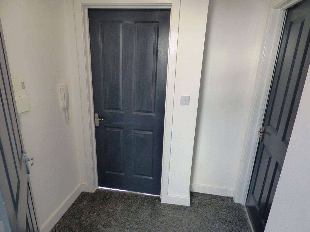 Property photo 3 of 13 Entrance Hall