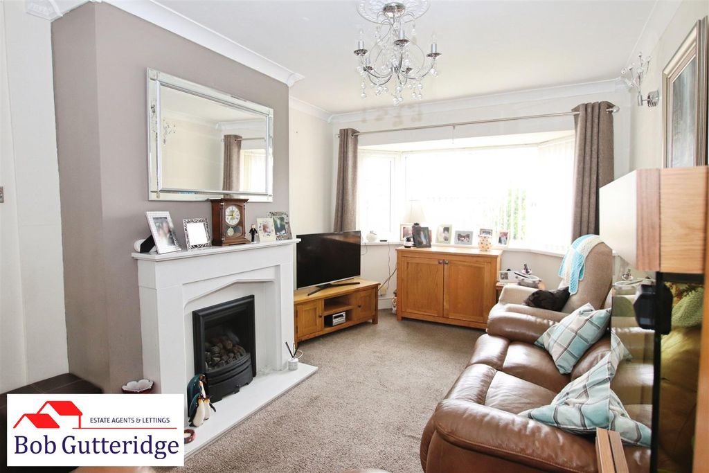 Property photo 2 of 22 Bay Fronted Lounge