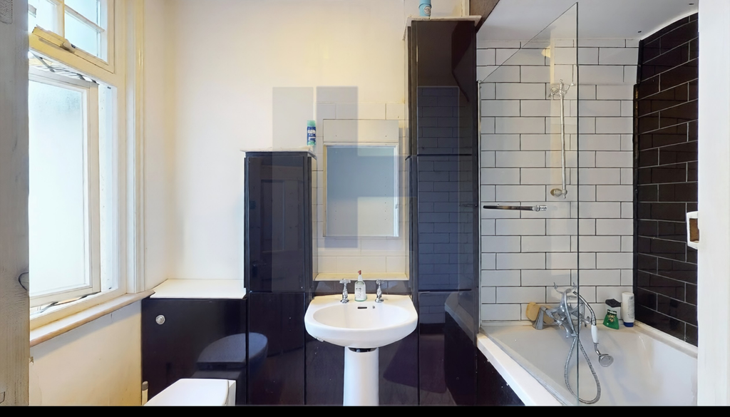 Property photo 3 of 27