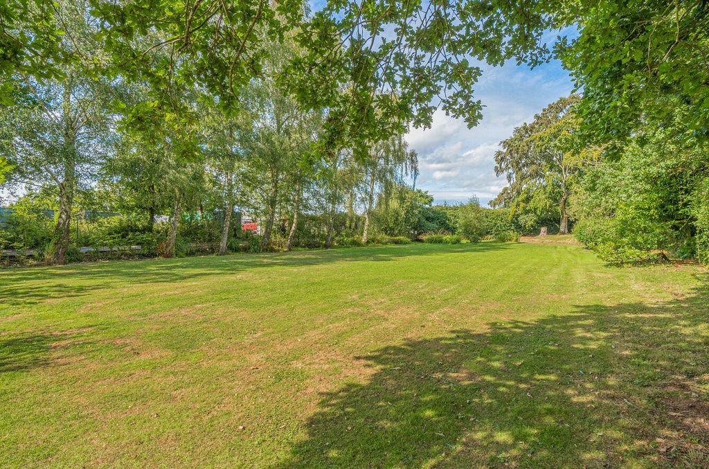 Property photo 3 of 19 Grounds