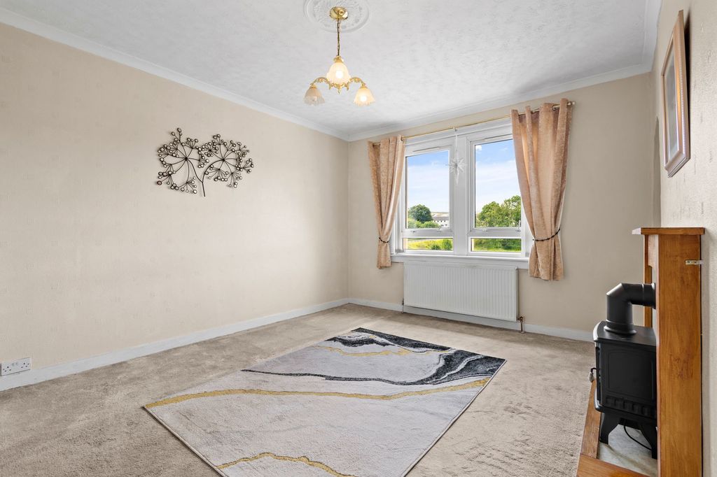 Property photo 3 of 37