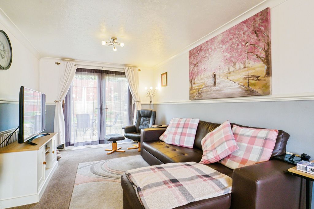 Property photo 2 of 20