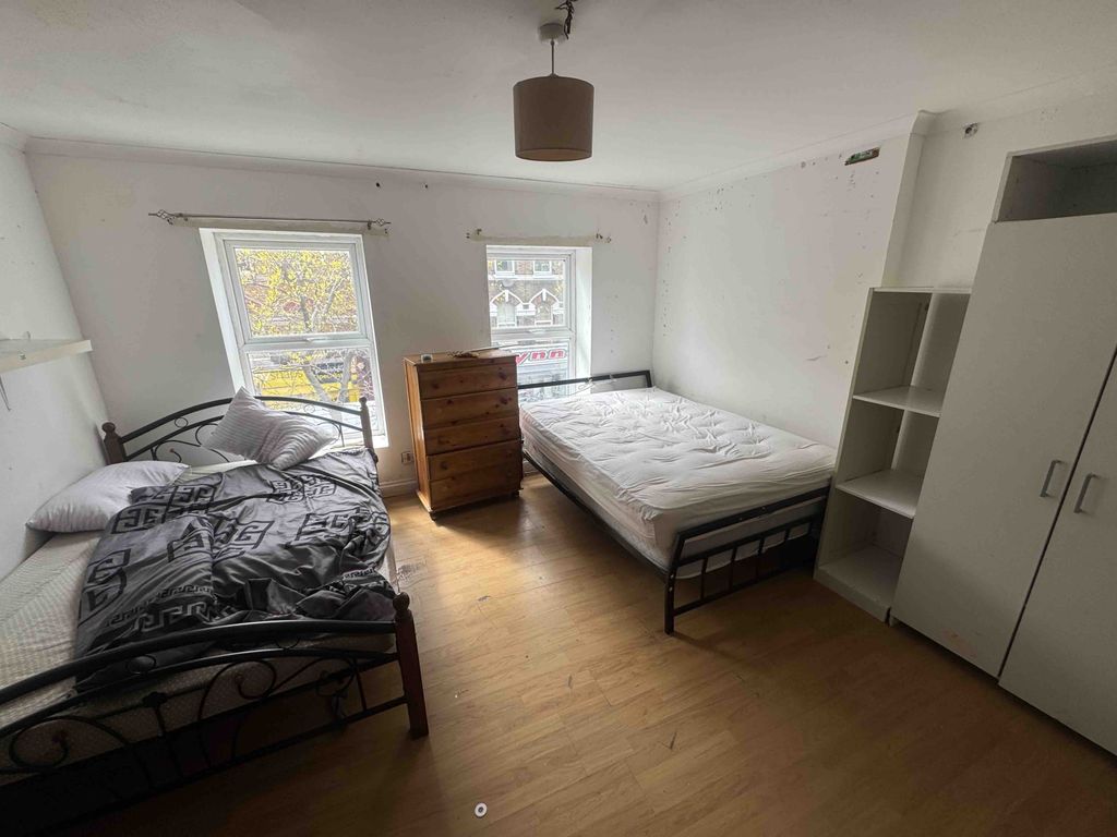 Property photo 1 of 3 Studio To Rent