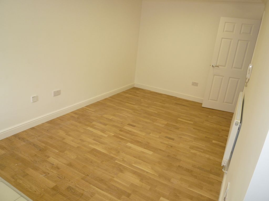 Property photo 3 of 6 Gallery