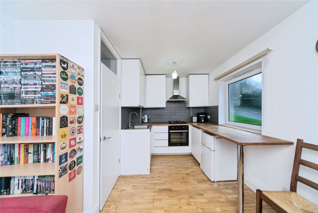 Property photo 2 of 17 Picture No. 14