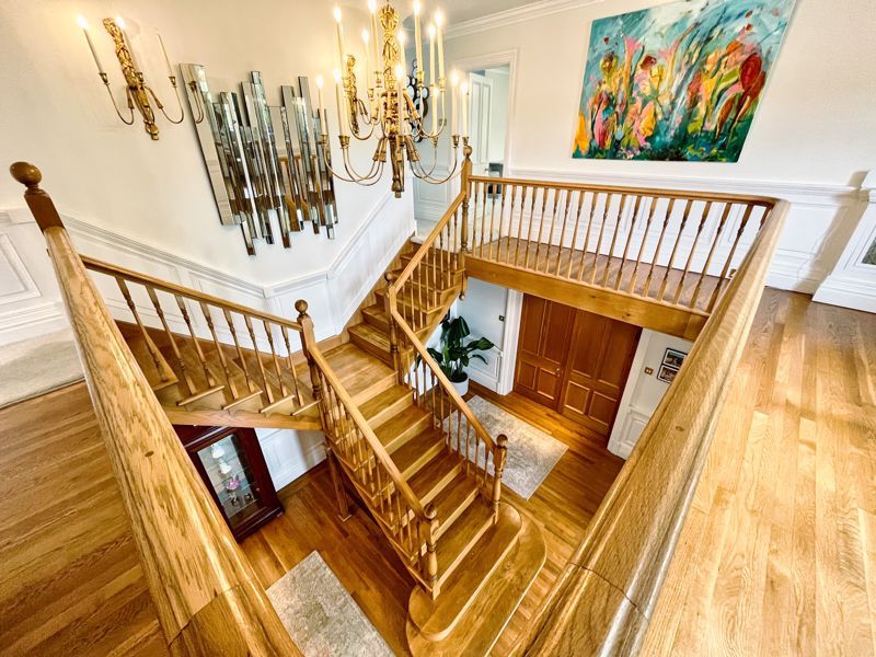 Property photo 1 of 71 Photo 9