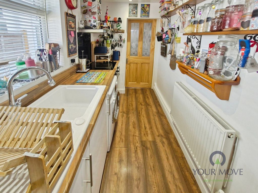 Property photo 3 of 16 Kitchen