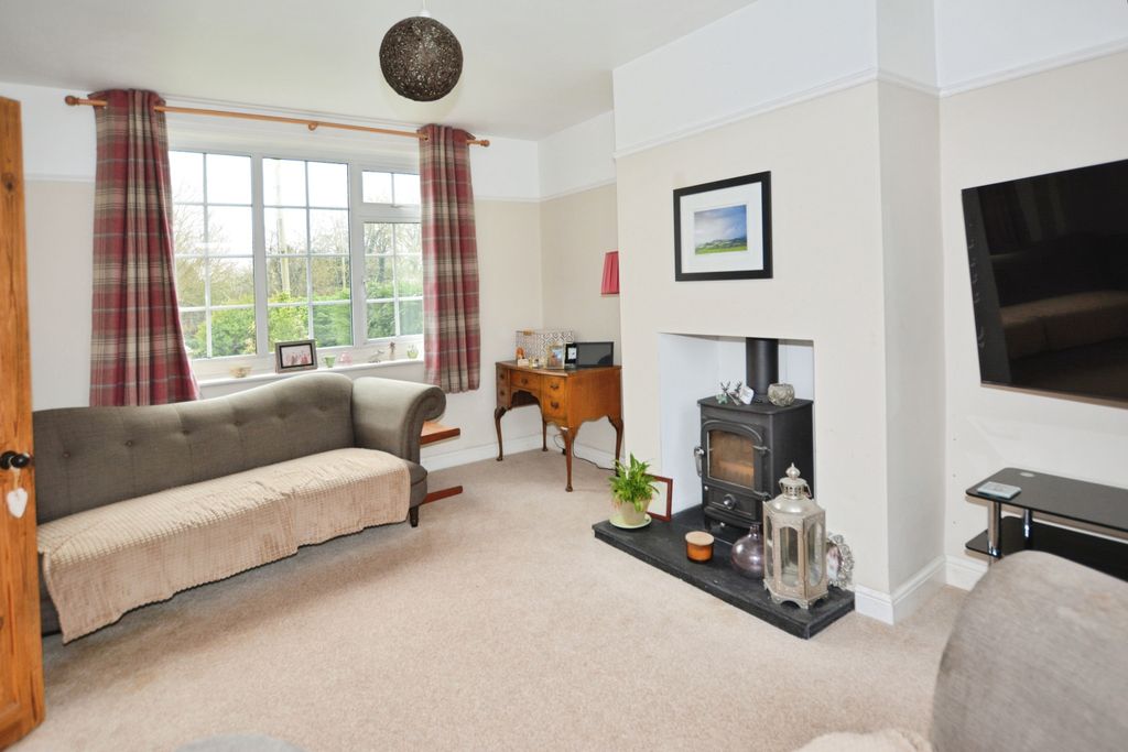 Property photo 2 of 18 Lounge