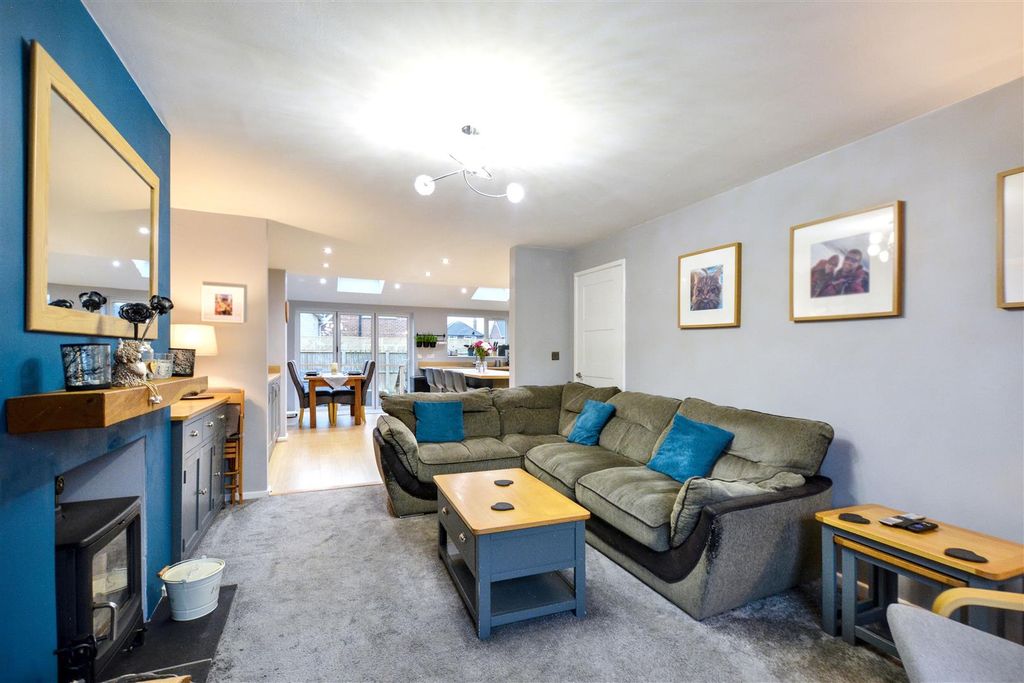 Property photo 2 of 17 Lounge_2.Jpeg