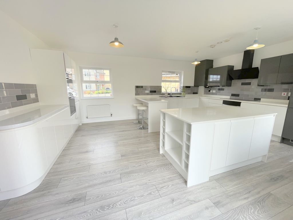 Property photo 3 of 23 Winterbourne Gardens
