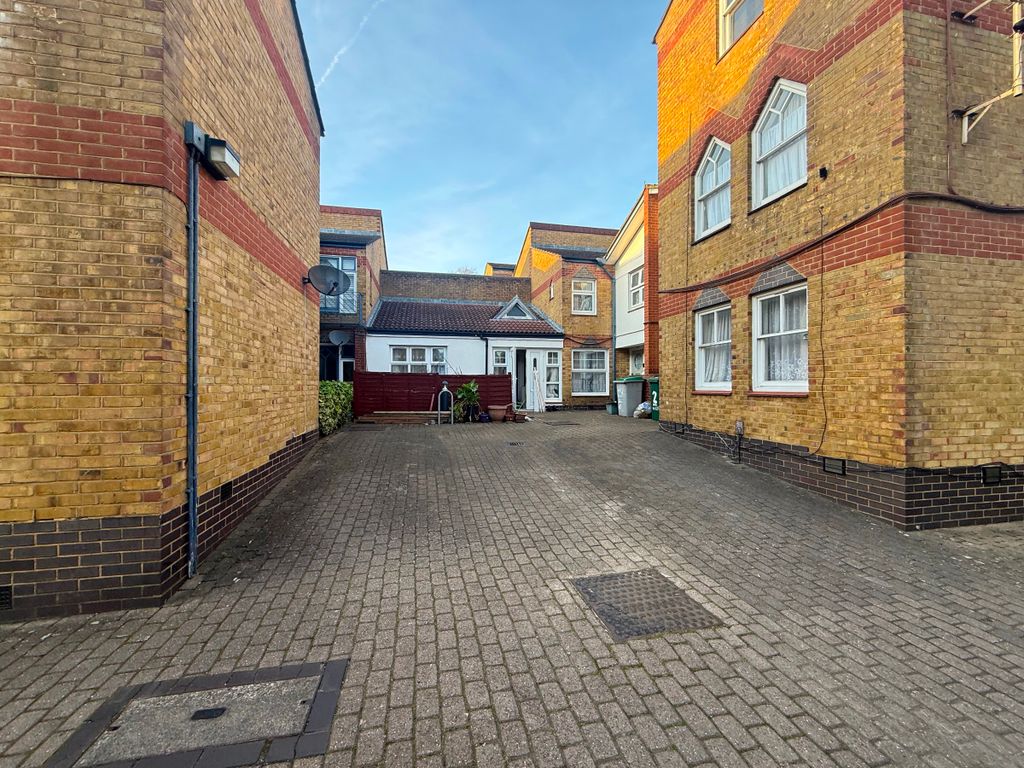 Property photo 2 of 8