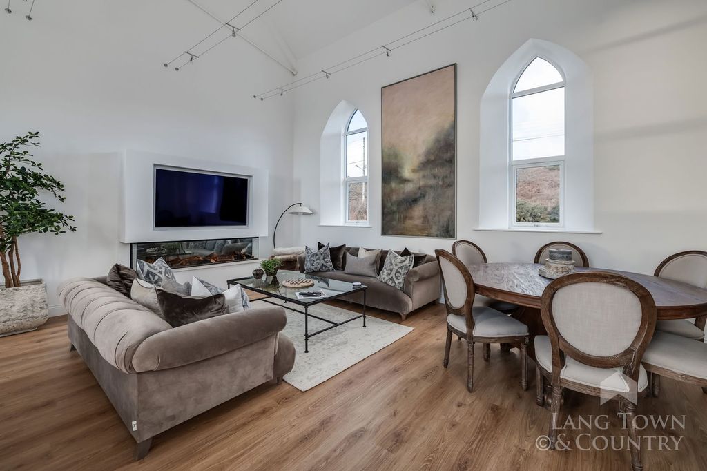 Property photo 3 of 27