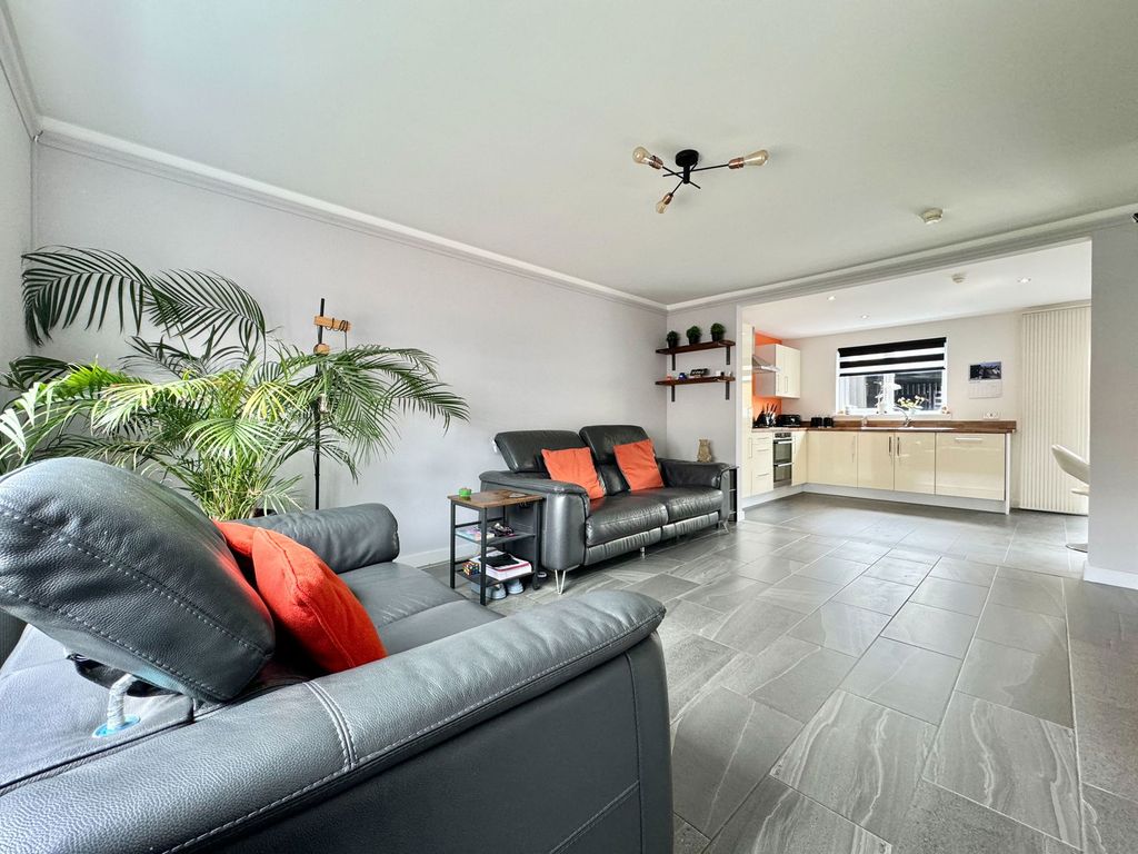 Property photo 3 of 33