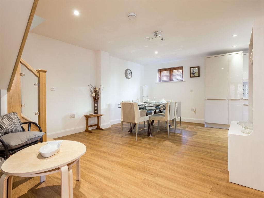 Property photo 3 of 17 20 Strand Street-7_2048_X_1536.Jpg